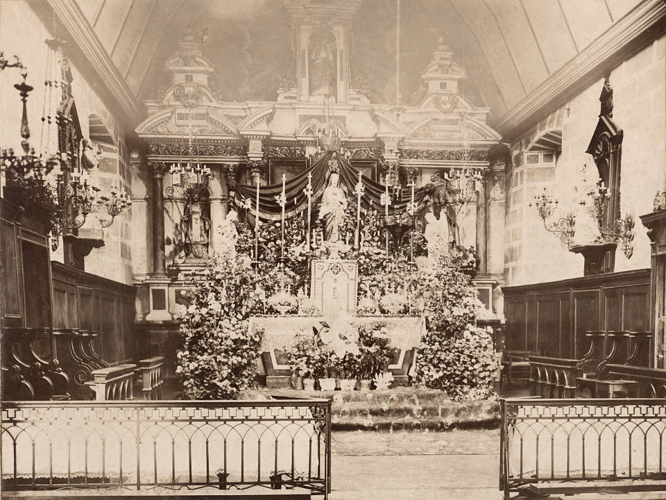 Chœur de l'église Saint-Médard un jour de fête